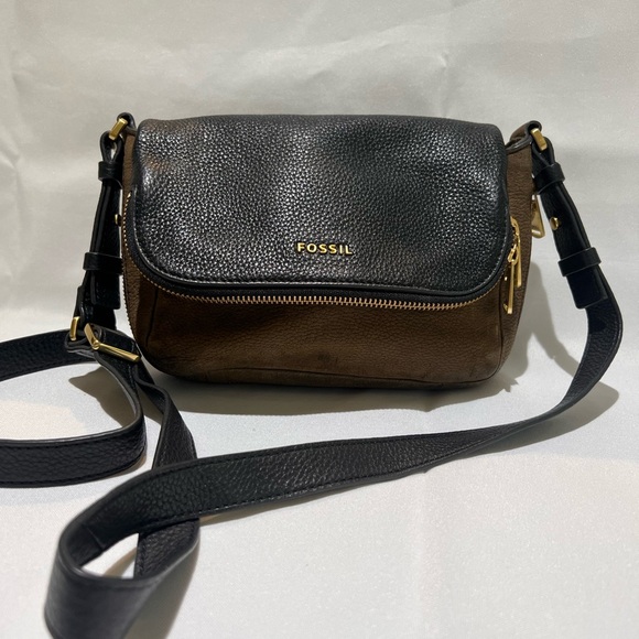 Fossil small crossbody with strap color is black and olive - Picture 1 of 7